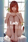 DAKO – Lady in the studio